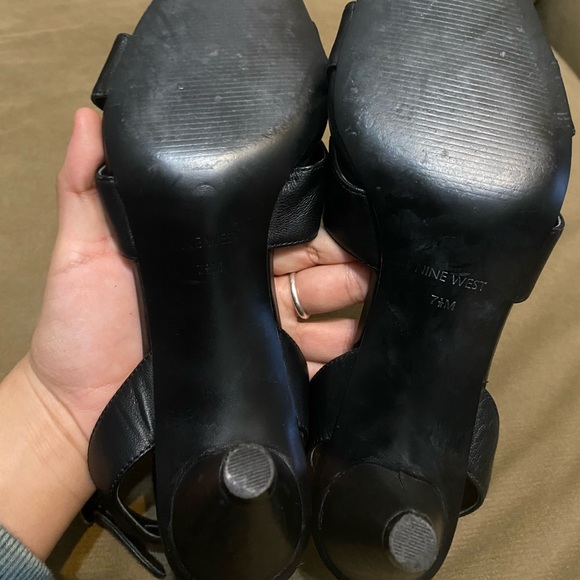 Black Nine West leather heels - Picture 4 of 7